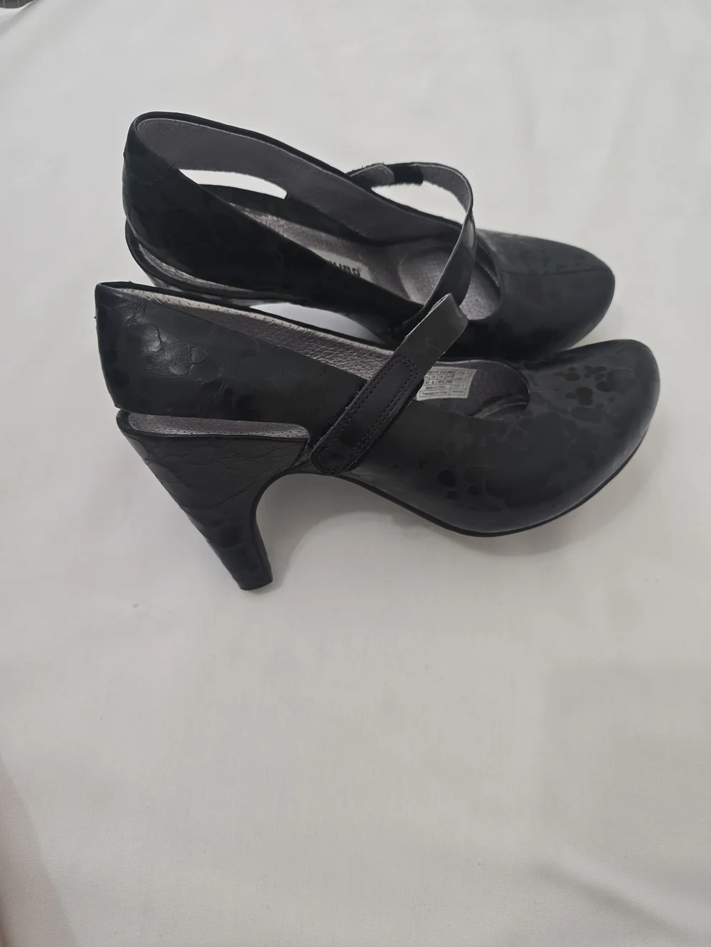 Tsubo Black Textured Mary Jane Heels with Cross Strap‎ 7.5